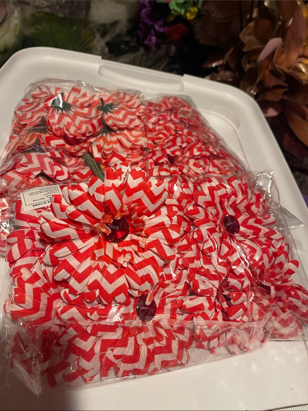 Red and white zigzag fabric flowers Floral Artificial diy crafts nwt 3 dozen